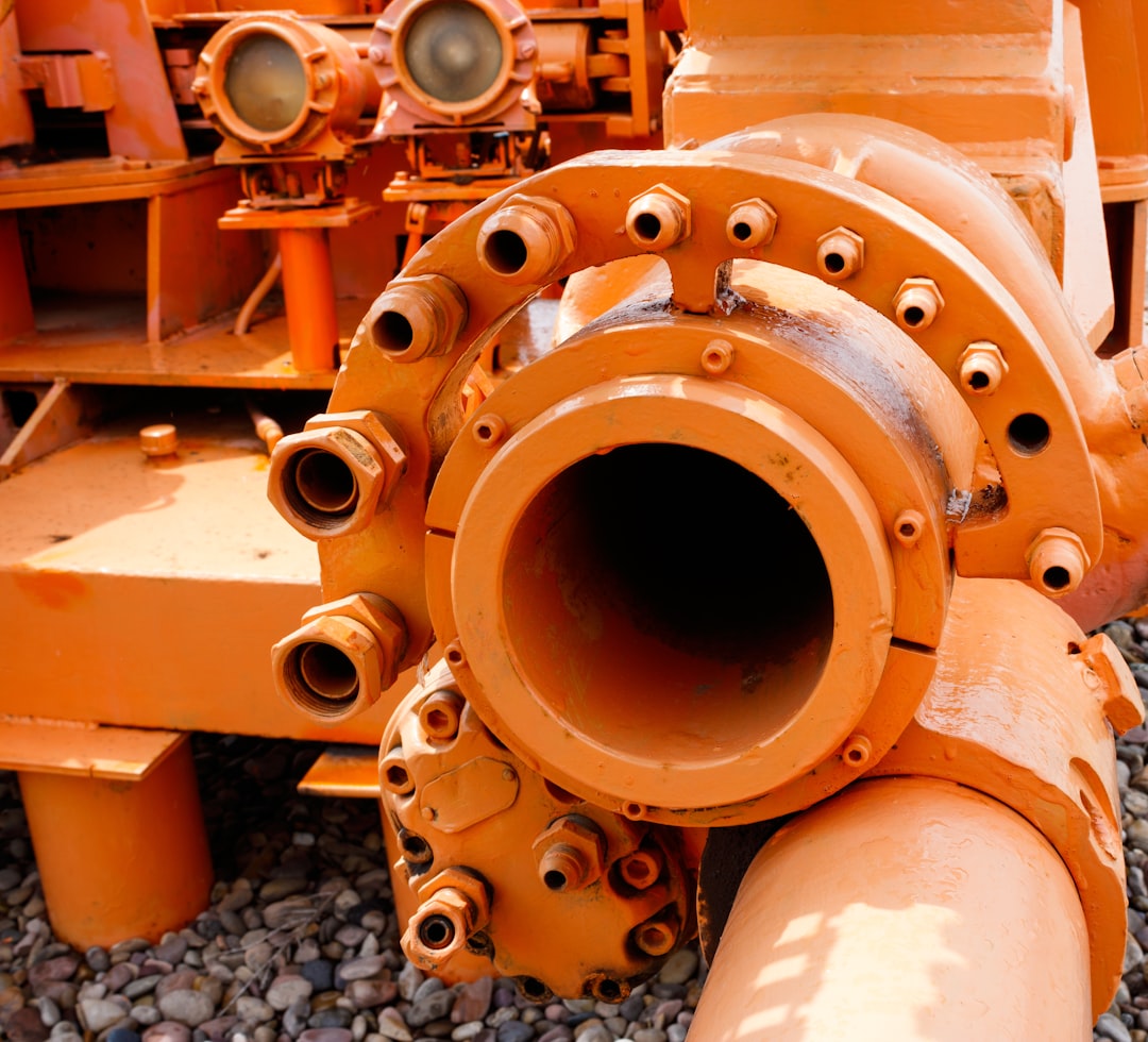 Industrial pump with a flanged casing